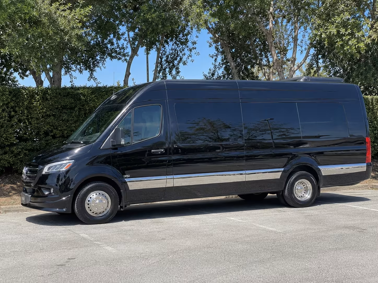 tracy airport transfer shuttle bus services
